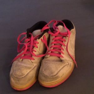 size 11.5 men’s Nike air Jordan’s lows